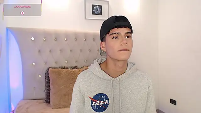 Dulcey  online show from 11/19/25, 04:12