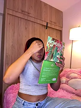  Zahara  online show from 12/22/25, 11:02