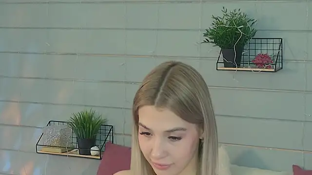 Snapshot of Bella_svon chatting on 05/16/26, 10:36 Bella svon online show from 05/16/26, 10:36