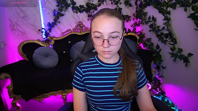 ArrinaWairr online show from 09/17/25, 01:02