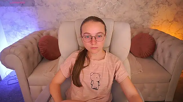 ArrinaWairr online show from 09/19/25, 07:21