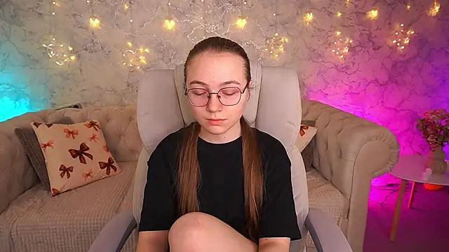 ArrinaWairr online show from 03/25/26, 07:14