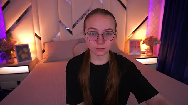 ArrinaWairr online show from 05/13/26, 06:44