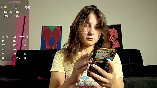 TrixiBell online show from 10/18/25, 04:15