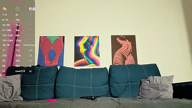 TrixiBell online show from 11/25/25, 04:56