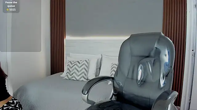 Emmy Meadows online show from 11/03/25, 07:26