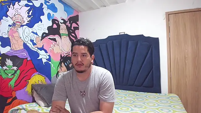 Snapshot of RoxyandAron2 chatting on 02/11/26, 01:49 RoxyandAron2 online show from 02/11/26, 01:49