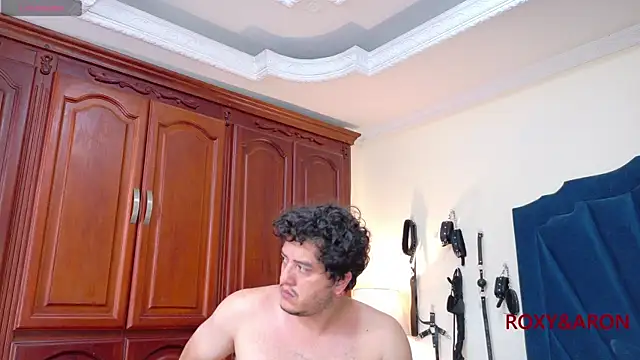 Snapshot of RoxyandAron2 chatting on 05/11/26, 04:15 RoxyandAron2 online show from 05/11/26, 04:15