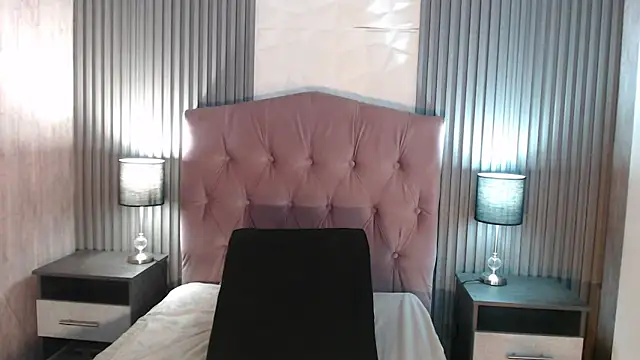 Bonnali lune online show from 02/16/26, 07:43