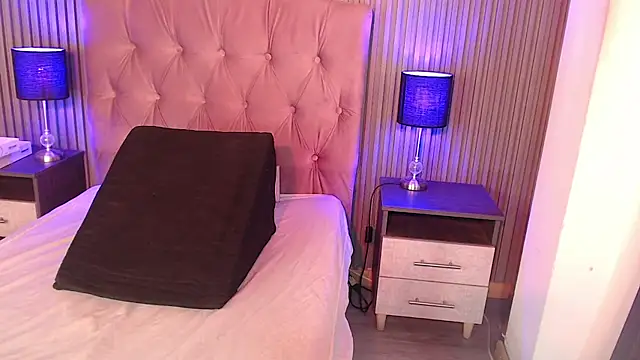 Bonnali lune online show from 02/18/26, 10:17