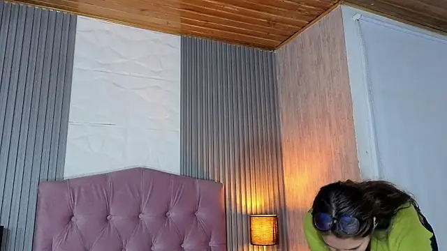 Bonnali lune online show from 04/20/26, 08:32