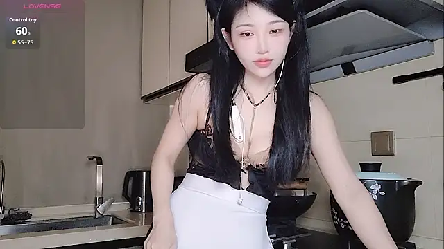 Coco--01 online show from 09/24/25, 12:03