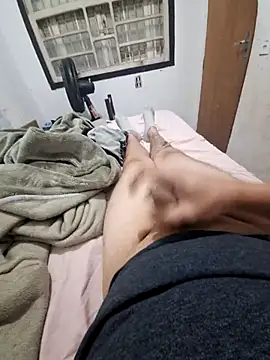 Snapshot of feehzungi0000 chatting on 11/16/25, 02:50 feehzungi0000 online show from 11/16/25, 02:50