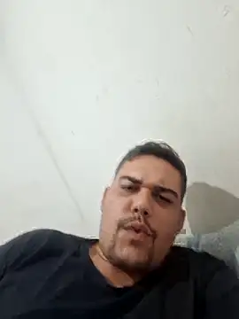 Snapshot of feehzungi0000 chatting on 11/24/25, 03:06 feehzungi0000 online show from 11/24/25, 03:06