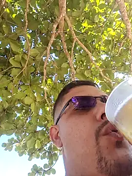 Snapshot of feehzungi0000 chatting on 11/29/25, 05:49 feehzungi0000 online show from 11/29/25, 05:49