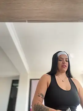 JuanitaMore01 online show from 11/18/25, 08:13