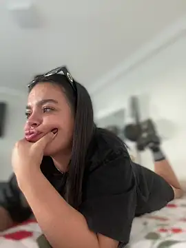 JuanitaMore01 online show from 12/22/25, 07:55