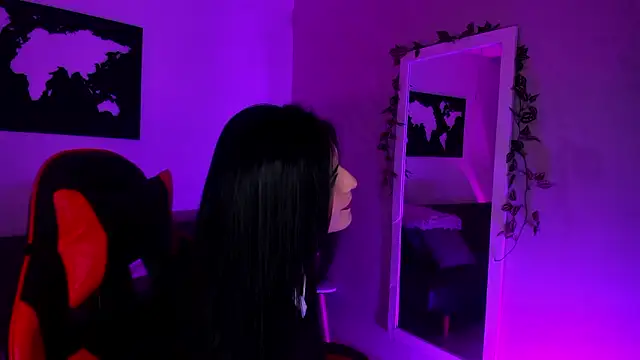 ZoeValencia1 online show from 02/18/26, 12:56