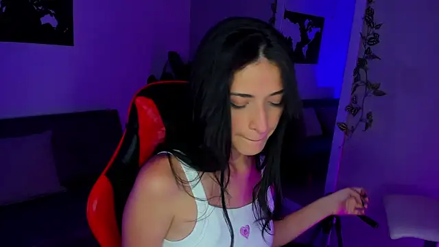 ZoeValencia1 online show from 03/31/26, 12:27