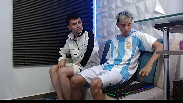 Snapshot of Isaac_tan chatting on 09/21/25, 03:08 Isaac tan online show from 09/21/25, 03:08