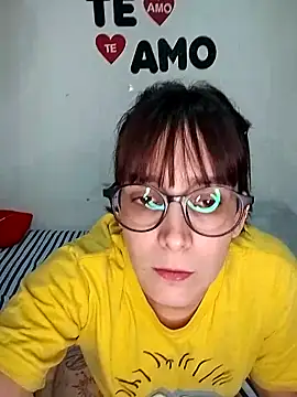 Snapshot of cacaucat chatting on 09/27/25, 02:27 cacaucat online show from 09/27/25, 02:27