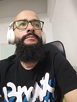 Snapshot of FranccoJ chatting on 11/06/25, 12:11 FranccoJ online show from 11/06/25, 12:11