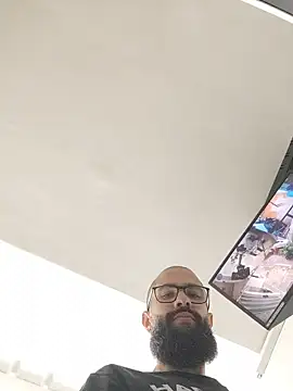 Snapshot of FranccoJ chatting on 01/05/26, 08:23 FranccoJ online show from 01/05/26, 08:23