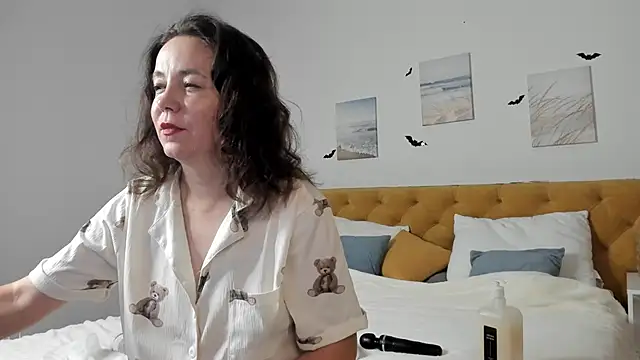 Kira Adler online show from 10/28/25, 01:20