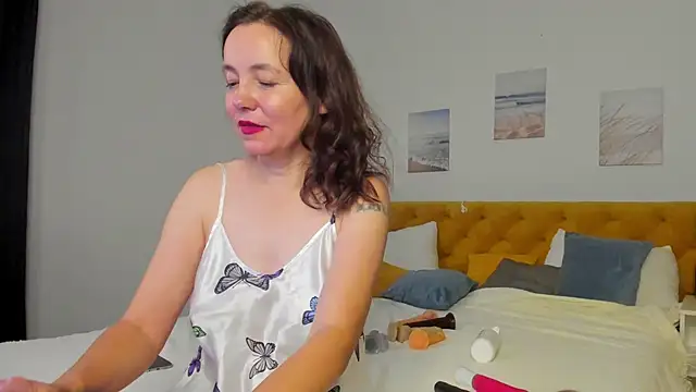 Kira Adler online show from 11/12/25, 01:17