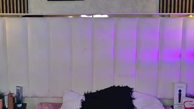 ChloeJoness  online show from 11/21/25, 08:40