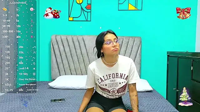 Soffia Konig  online show from 12/04/25, 08:17