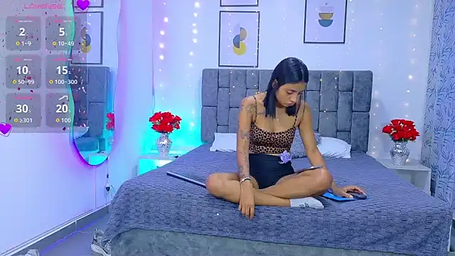 Soffia Konig  online show from 04/05/26, 12:24