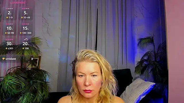 Julia Giulia online show from 03/27/26, 08:26