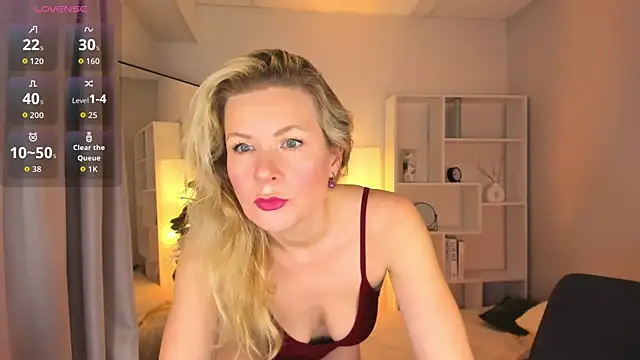 Snapshot of Julia_Giulia chatting on 05/01/26, 05:50 Julia Giulia online show from 05/01/26, 05:50