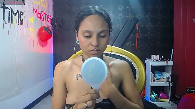 Snapshot of Sweettpleasure chatting on 10/03/25, 02:25 Sweettpleasure online show from 10/03/25, 02:25