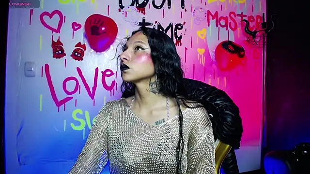 Snapshot of Sweettpleasure chatting on 10/18/25, 02:07 Sweettpleasure online show from 10/18/25, 02:07