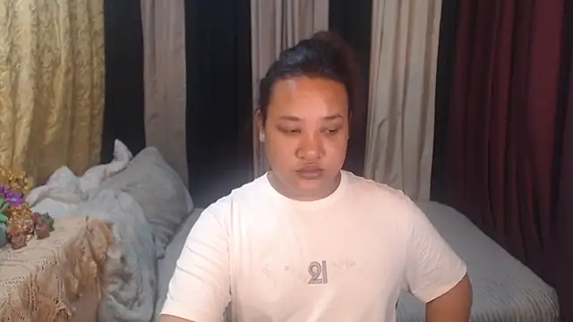 Hotcum ella online show from 03/18/26, 01:31