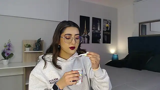 madame lottie online show from 09/18/25, 12:40