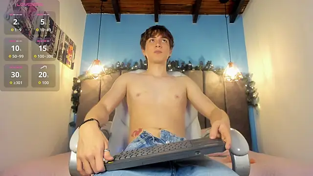 Oscar and dani online show from 11/30/25, 03:43