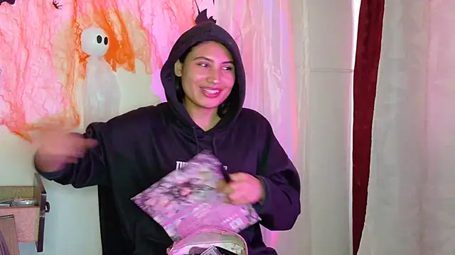 Linda andrew online show from 10/17/25, 06:32