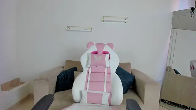 april smiith online show from 11/27/25, 12:07