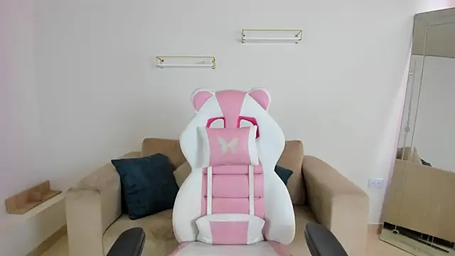 april smiith online show from 12/16/25, 12:21