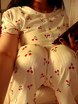 Snapshot of OnlyRima chatting on 10/16/25, 11:44 OnlyRima online show from 10/16/25, 11:44