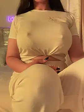 Snapshot of OnlyRima chatting on 10/20/25, 12:44 OnlyRima online show from 10/20/25, 12:44