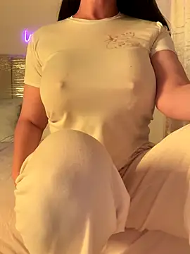 Snapshot of OnlyRima chatting on 10/20/25, 01:22 OnlyRima online show from 10/20/25, 01:22