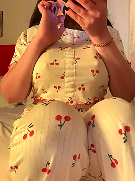 Snapshot of OnlyRima chatting on 11/10/25, 02:27 OnlyRima online show from 11/10/25, 02:27