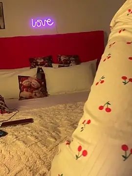 Snapshot of OnlyRima chatting on 11/25/25, 09:53 OnlyRima online show from 11/25/25, 09:53