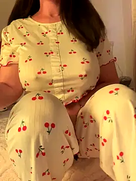 Snapshot of OnlyRima chatting on 11/27/25, 09:22 OnlyRima online show from 11/27/25, 09:22