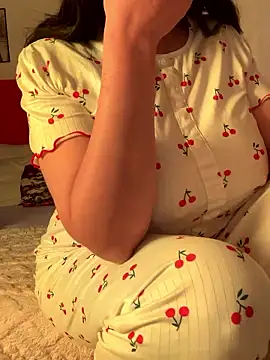 Snapshot of OnlyRima chatting on 11/27/25, 09:28 OnlyRima online show from 11/27/25, 09:28