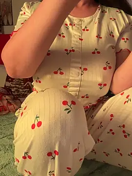 Snapshot of OnlyRima chatting on 12/01/25, 11:48 OnlyRima online show from 12/01/25, 11:48